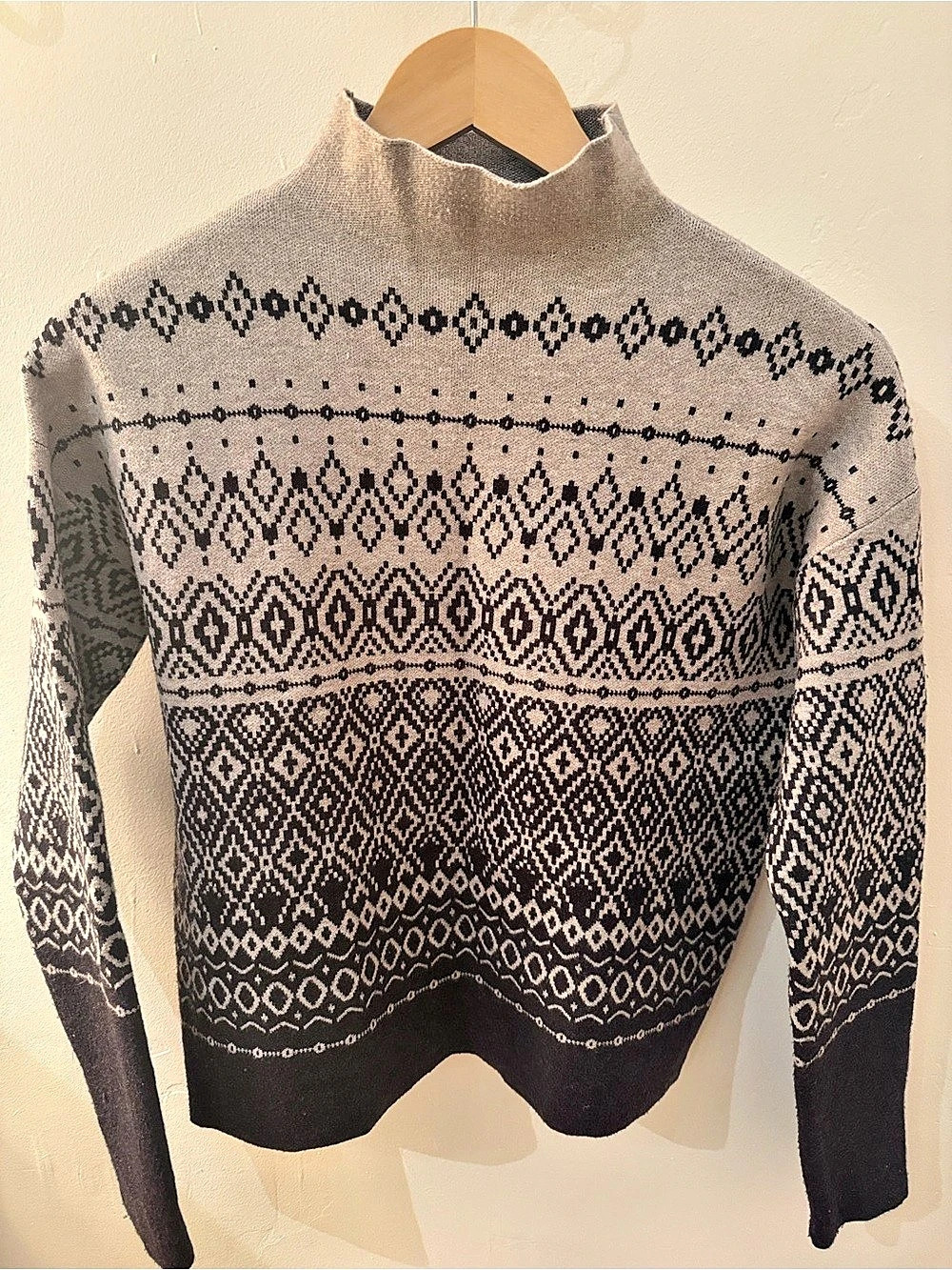 Joie Geometric Turtleneck Sweater in Gray & Black Size XS